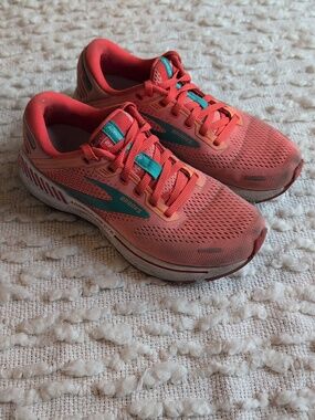 Brooks Adrenaline 22 GTS Size 7 Coral Teal Women's Running Athletic Shoes